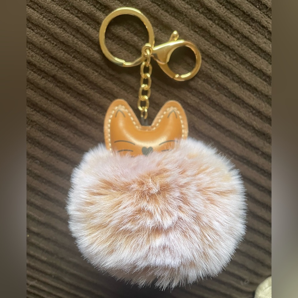 Cat Pom Pom keychain